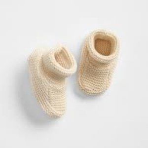 Gap brannan bear knit cream booties 0-3